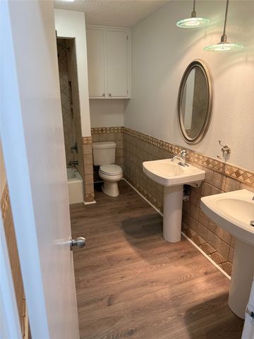 520 Baker Drive, Hurst, TX 76054