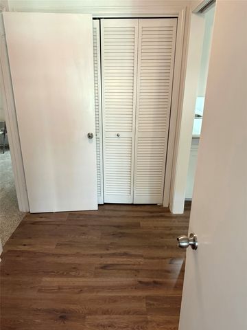 520 Baker Drive, Hurst, TX 76054