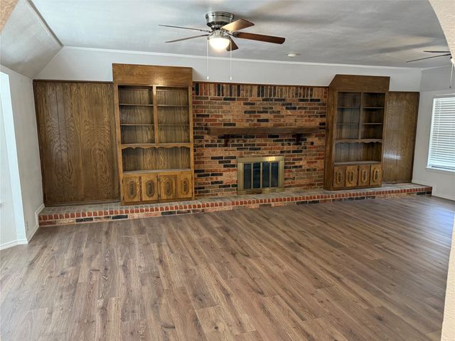 520 Baker Drive, Hurst, TX 76054