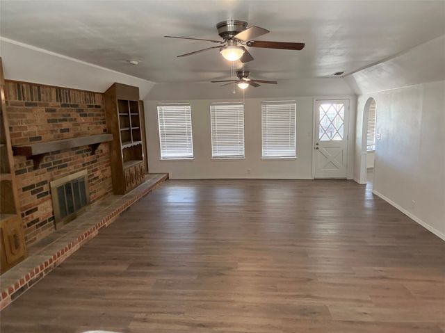 520 Baker Drive, Hurst, TX 76054