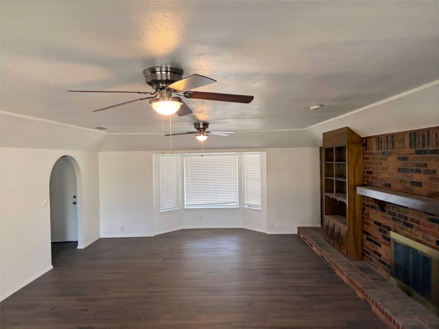 520 Baker Drive, Hurst, TX 76054