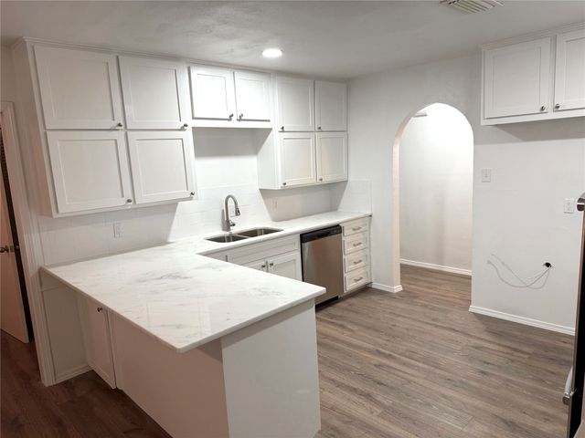 520 Baker Drive, Hurst, TX 76054