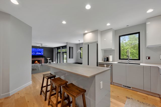 60 Wildcat Road, Burlington, CT 06013