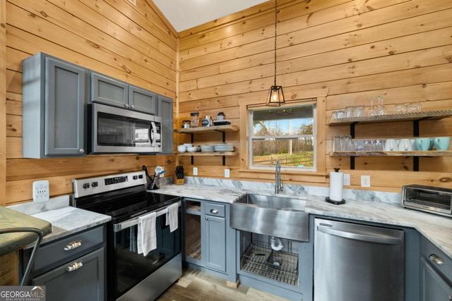 33 Harris Lane, Blue Ridge, GA 30513