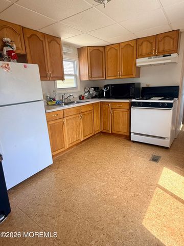7 Grace Lane, Howell, NJ 07731