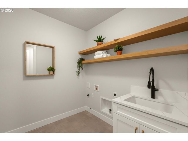 28410 Ne BELL Rd, Newberg, OR 97132
