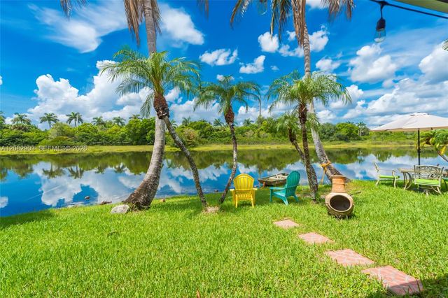 354 SW 183rd Way, Pembroke Pines, FL 33029