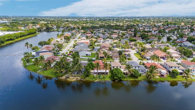 354 SW 183rd Way, Pembroke Pines, FL 33029