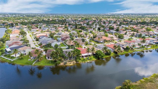 354 SW 183rd Way, Pembroke Pines, FL 33029