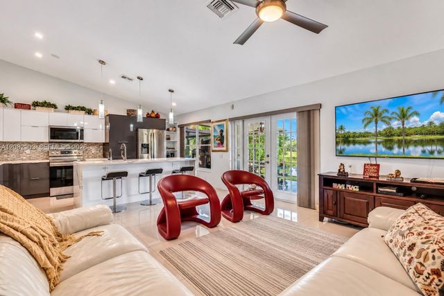 354 SW 183rd Way, Pembroke Pines, FL 33029