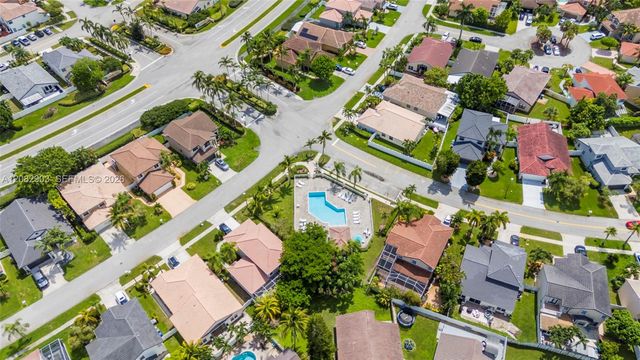 354 SW 183rd Way, Pembroke Pines, FL 33029