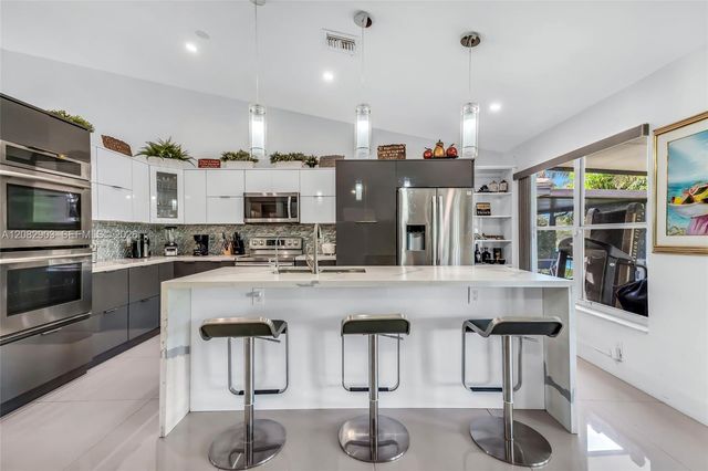 354 SW 183rd Way, Pembroke Pines, FL 33029