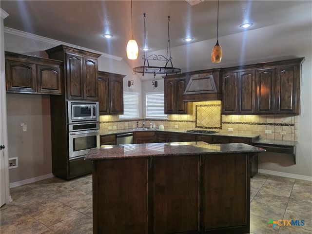 7026 Chimney Hill Drive, Nolanville, TX 76559