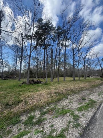 3510 N Winfree Street, Dayton, TX 77535