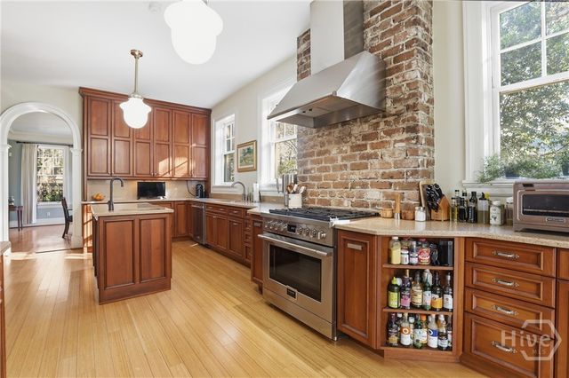 103 E 51st Street, Savannah, GA 31405