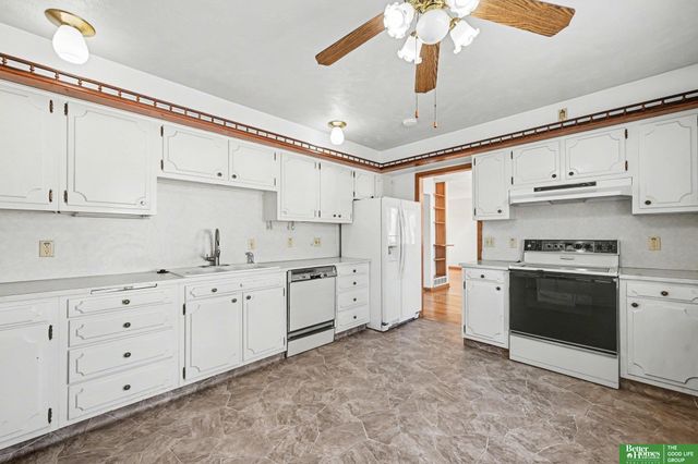 10406 Boyd Street, Omaha, NE 68134