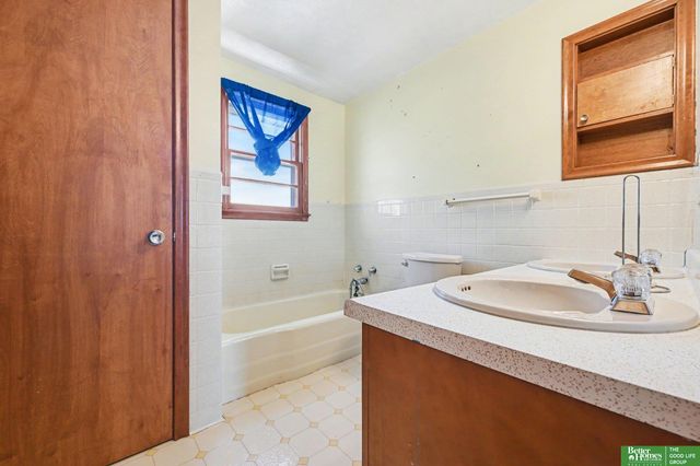 10406 Boyd Street, Omaha, NE 68134