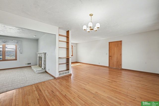 10406 Boyd Street, Omaha, NE 68134