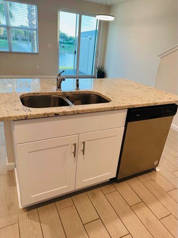 5677 MENTMORE Drive 5677, Mangonia Park, FL 33407