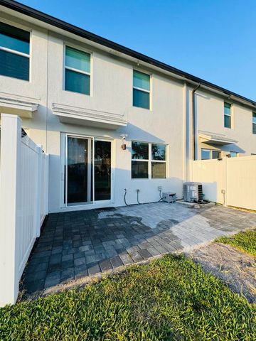 5677 MENTMORE Drive 5677, Mangonia Park, FL 33407