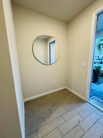 5677 MENTMORE Drive 5677, Mangonia Park, FL 33407