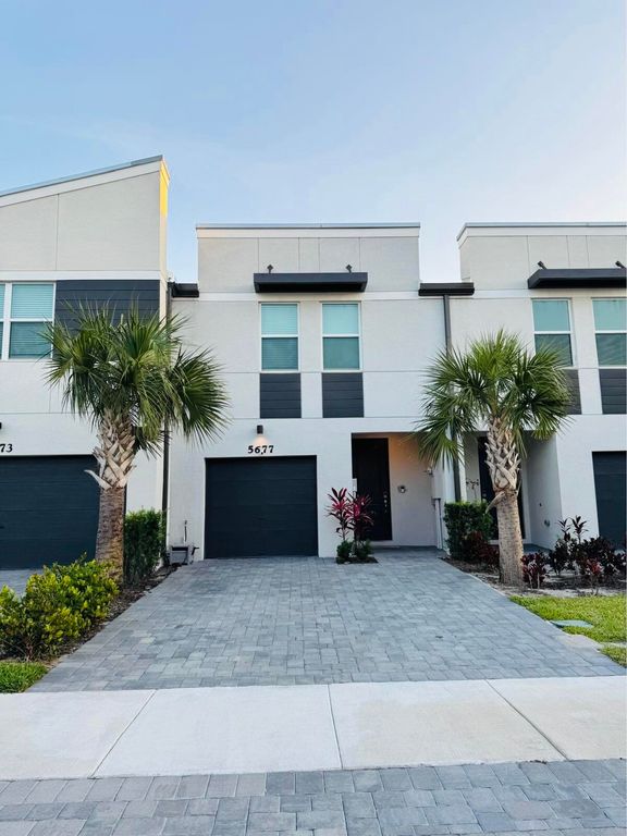 5677 MENTMORE Drive 5677, Mangonia Park, FL 33407