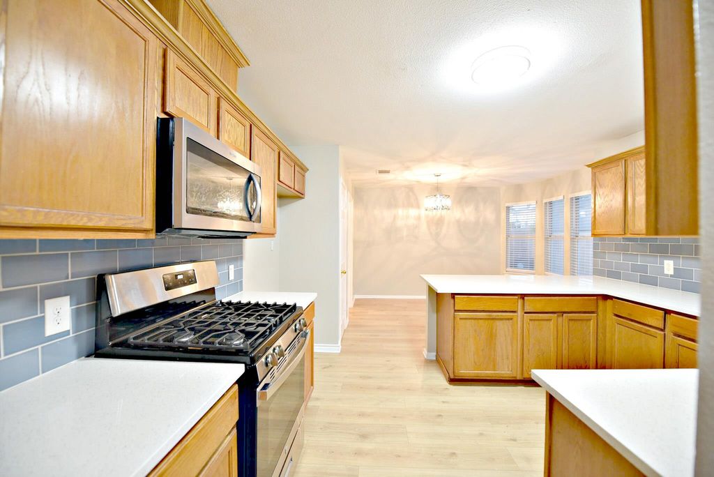 610 Sparkling Brook LN, Leander, TX 78641