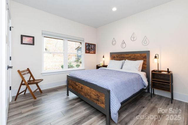 105 White Bridge Road, Weaverville, NC 28787