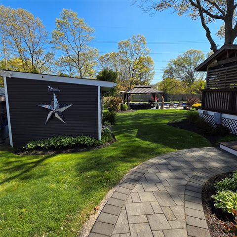 38 Bishop Lane, Holbrook, NY 11741