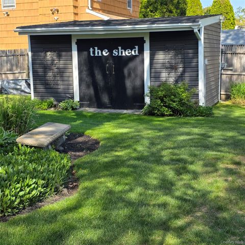 38 Bishop Lane, Holbrook, NY 11741