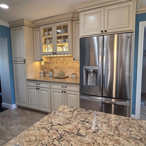 38 Bishop Lane, Holbrook, NY 11741