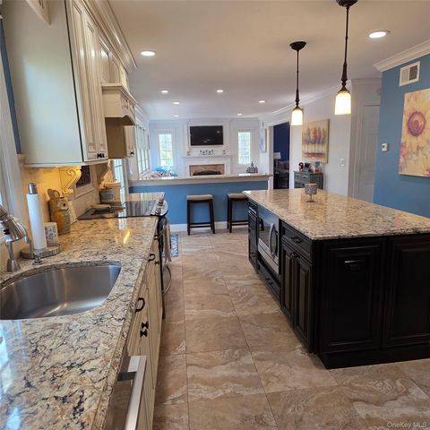 38 Bishop Lane, Holbrook, NY 11741