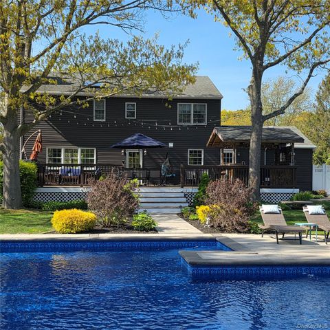 38 Bishop Lane, Holbrook, NY 11741