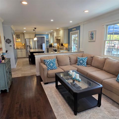 38 Bishop Lane, Holbrook, NY 11741