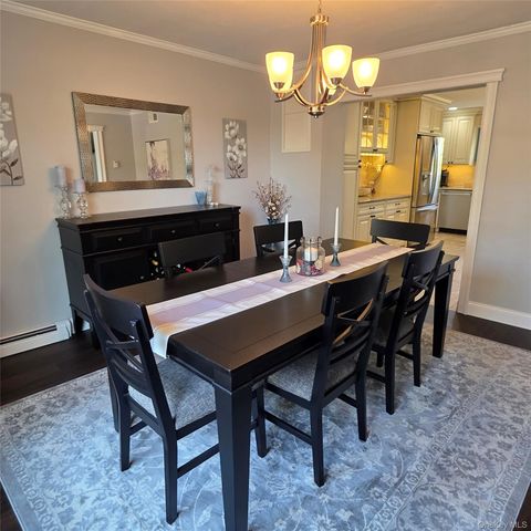 38 Bishop Lane, Holbrook, NY 11741