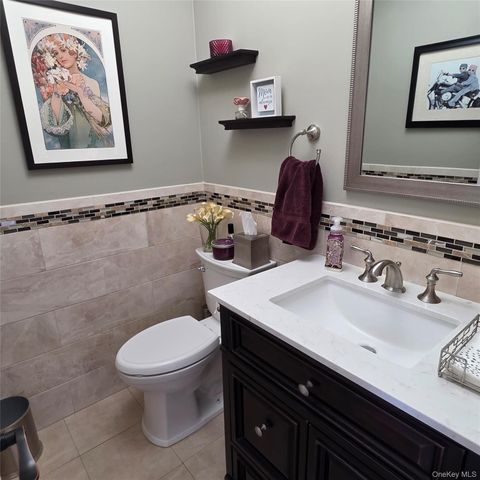 38 Bishop Lane, Holbrook, NY 11741