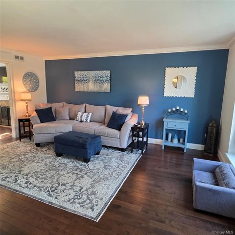 38 Bishop Lane, Holbrook, NY 11741