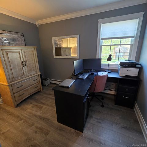 38 Bishop Lane, Holbrook, NY 11741