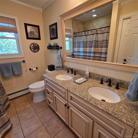 38 Bishop Lane, Holbrook, NY 11741