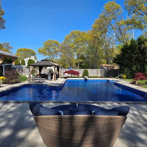 38 Bishop Lane, Holbrook, NY 11741