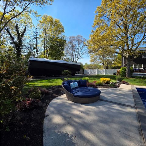 38 Bishop Lane, Holbrook, NY 11741