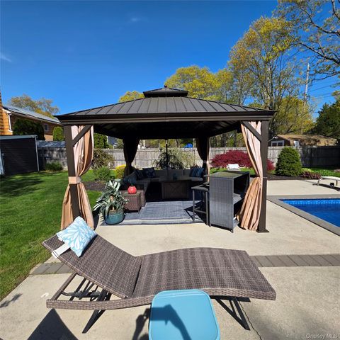 38 Bishop Lane, Holbrook, NY 11741