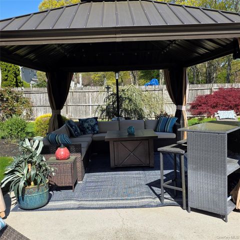 38 Bishop Lane, Holbrook, NY 11741