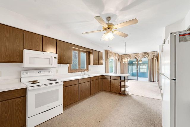 W221S7400 Valley View ROAD, Muskego, WI 53150