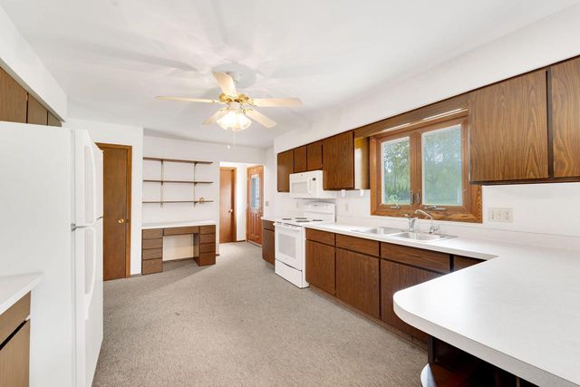 W221S7400 Valley View ROAD, Muskego, WI 53150