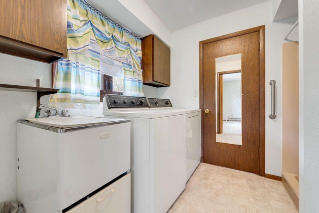 W221S7400 Valley View ROAD, Muskego, WI 53150