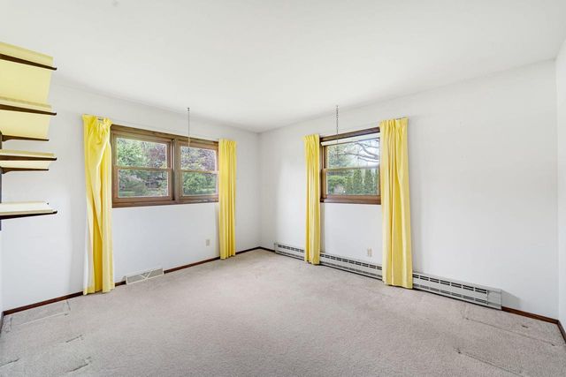 W221S7400 Valley View ROAD, Muskego, WI 53150