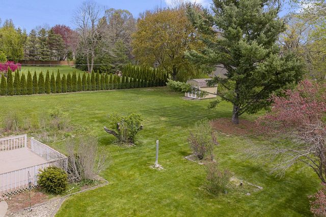 W221S7400 Valley View ROAD, Muskego, WI 53150
