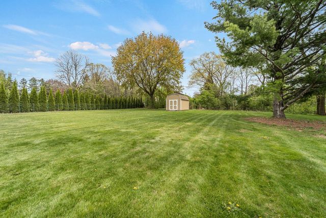 W221S7400 Valley View ROAD, Muskego, WI 53150