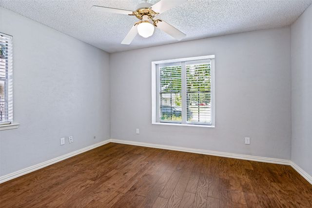 4717 Oak Valley Drive, Arlington, TX 76016